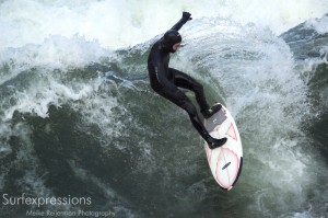 conni grundmann_eisbach-münchen-river-fluss-welle-surfer