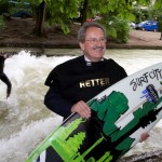 Eisbach Welle Muenchen gerettet Surfen legal