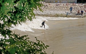 Hochwasser Isar München Surfen Juni 2010 Surfer