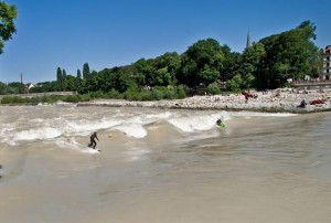 Hochwasser München Surfen Isar Juni 2010 Surfer Welle