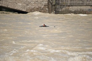 Hochwasser München Surfen Juni 2010 Surfer