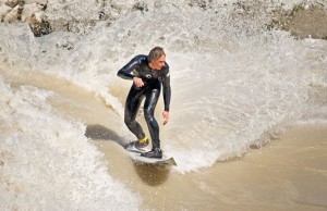 Hochwasser München Surfen Juni 2010 Surfer Isar