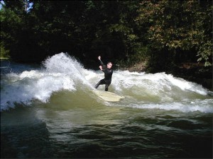 Thomas Mayr Eisbach München Munich River Fluss Surfer