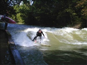 Thomas Mayr Eisbach München Munich River Surfing Fluss Surfer