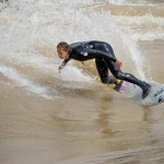 Hochwasser-Surfen-Isar-Eisbach-Welle-Muenchen