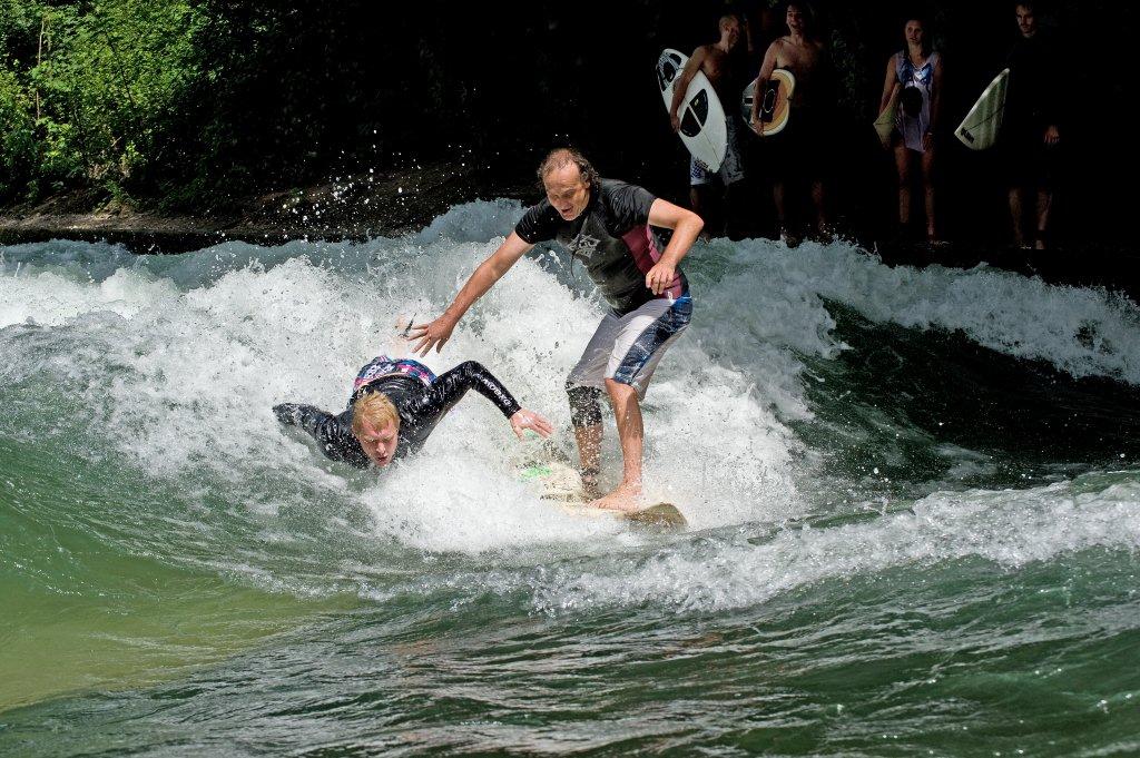 Bukan di Laut, di Jerman Bisa Surfing di Tengah Kota