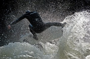 Quirin am Eisbach Riversurfen Herbst 2011 by Dieter Verstl