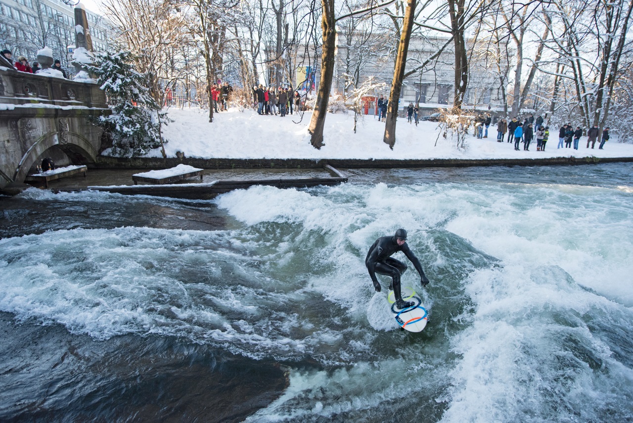 Eisbachwelle De Eisbach Munchen River Surfing Alles Uber